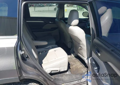 2017 Toyota Highlander Xle z USA, uszkodzony, nr VIN 5TDJZRFH9HS435958